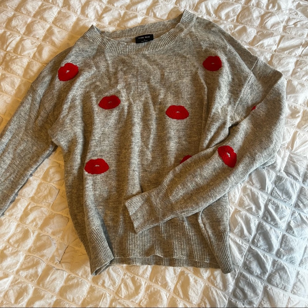 Grey sweater with red lips